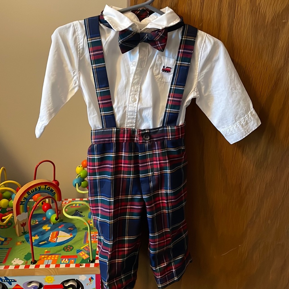 NWOT boys wool plaid overall outfit. Perfect for any winter holiday!